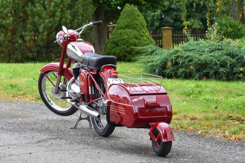 Akrylátová barva Jawa ČZ červená 1l